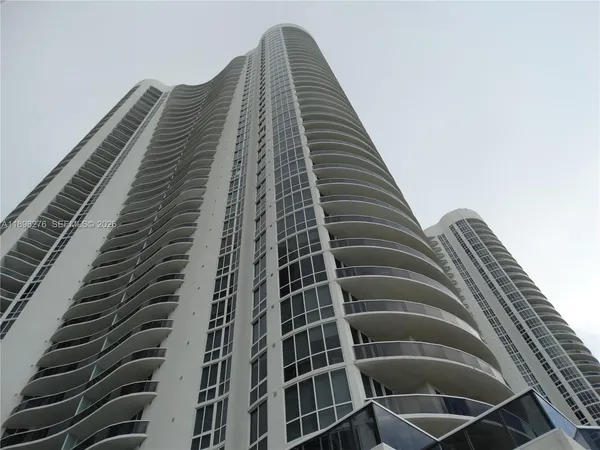 $9,350 | 15901 Collins Avenue, Unit 3907, Sunny Isles Beach, FL 33160