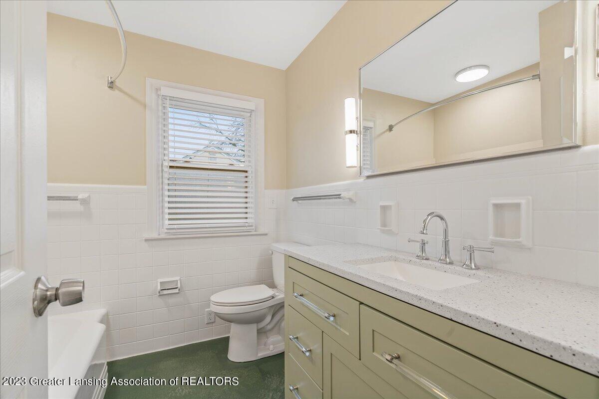 2808 Arlington Road Lansing, MI 48906 - Photo 18 of 31 18-Media Jett-18