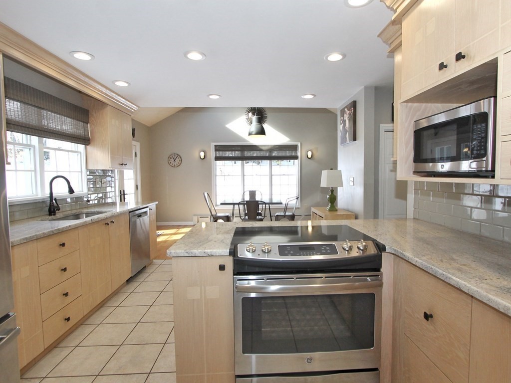 9 Ardmore Road Worcester, MA 01609 - Photo 8 of 30 Gallery Image 8