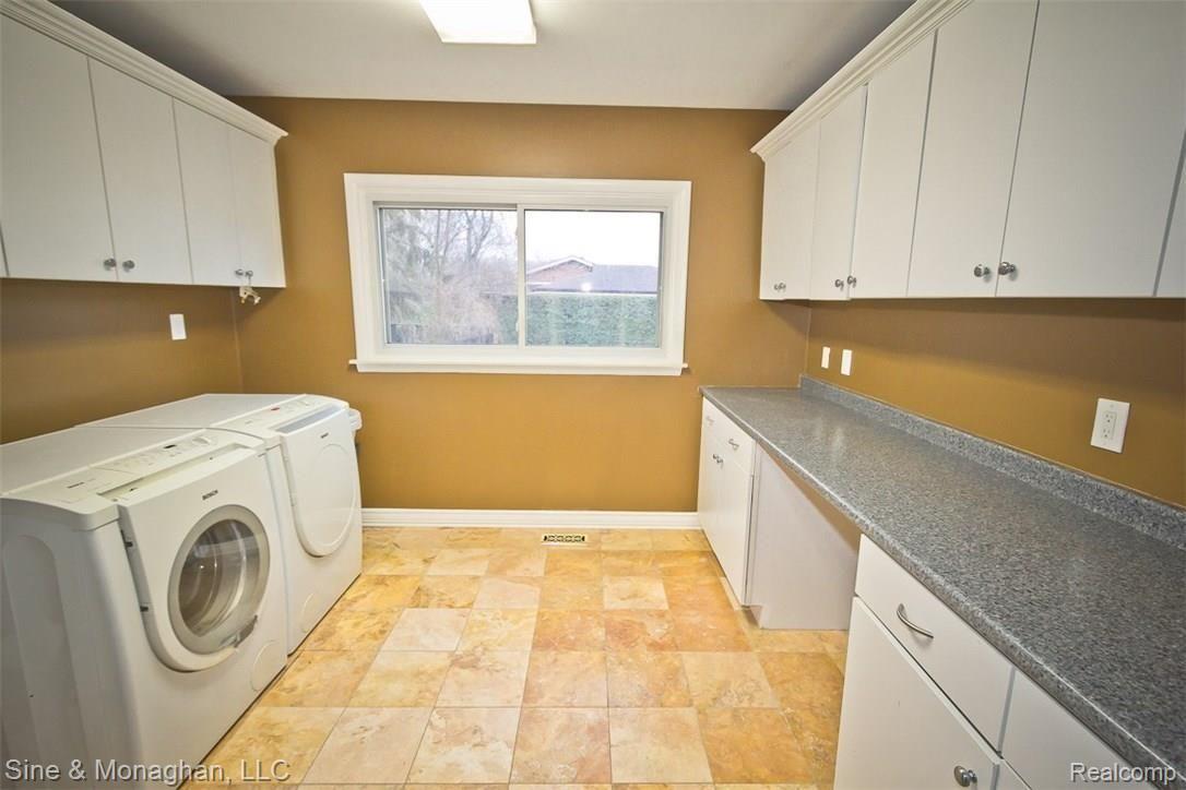 1228 Stuyvessant Road Bloomfield Hills, MI 48301 - Photo 21 of 49 First floor laundry