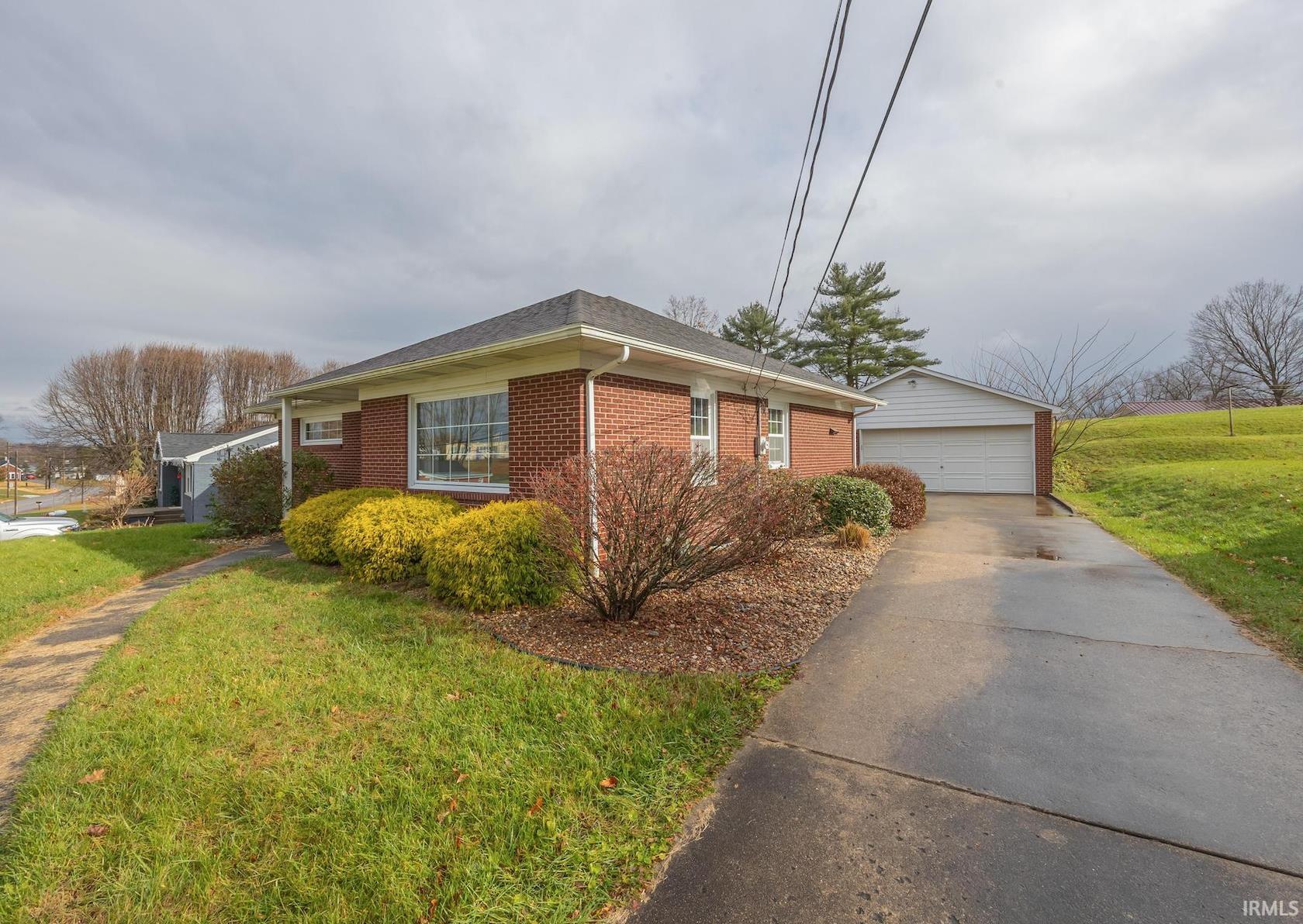 1041 Justin Street Jasper, IN 47546 - Photo 4 of 26