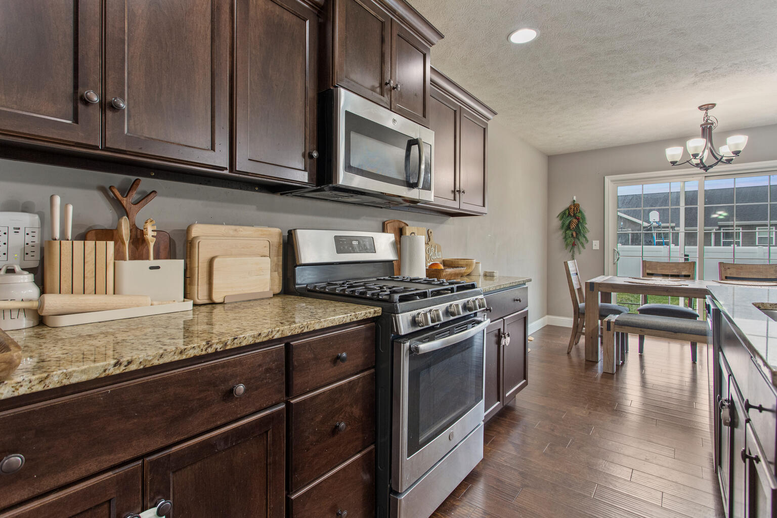 2004 Rylan Road Mahomet, IL 61853 - Photo 13 of 33