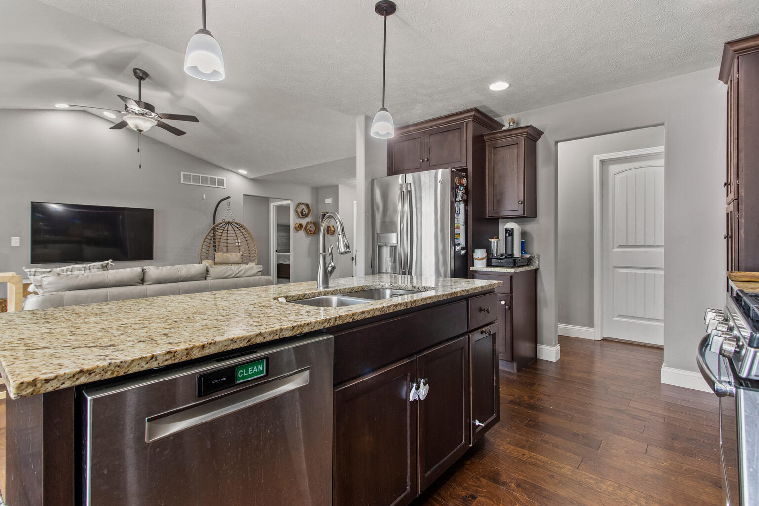 2004 Rylan Road Mahomet, IL 61853 - Photo 15 of 33