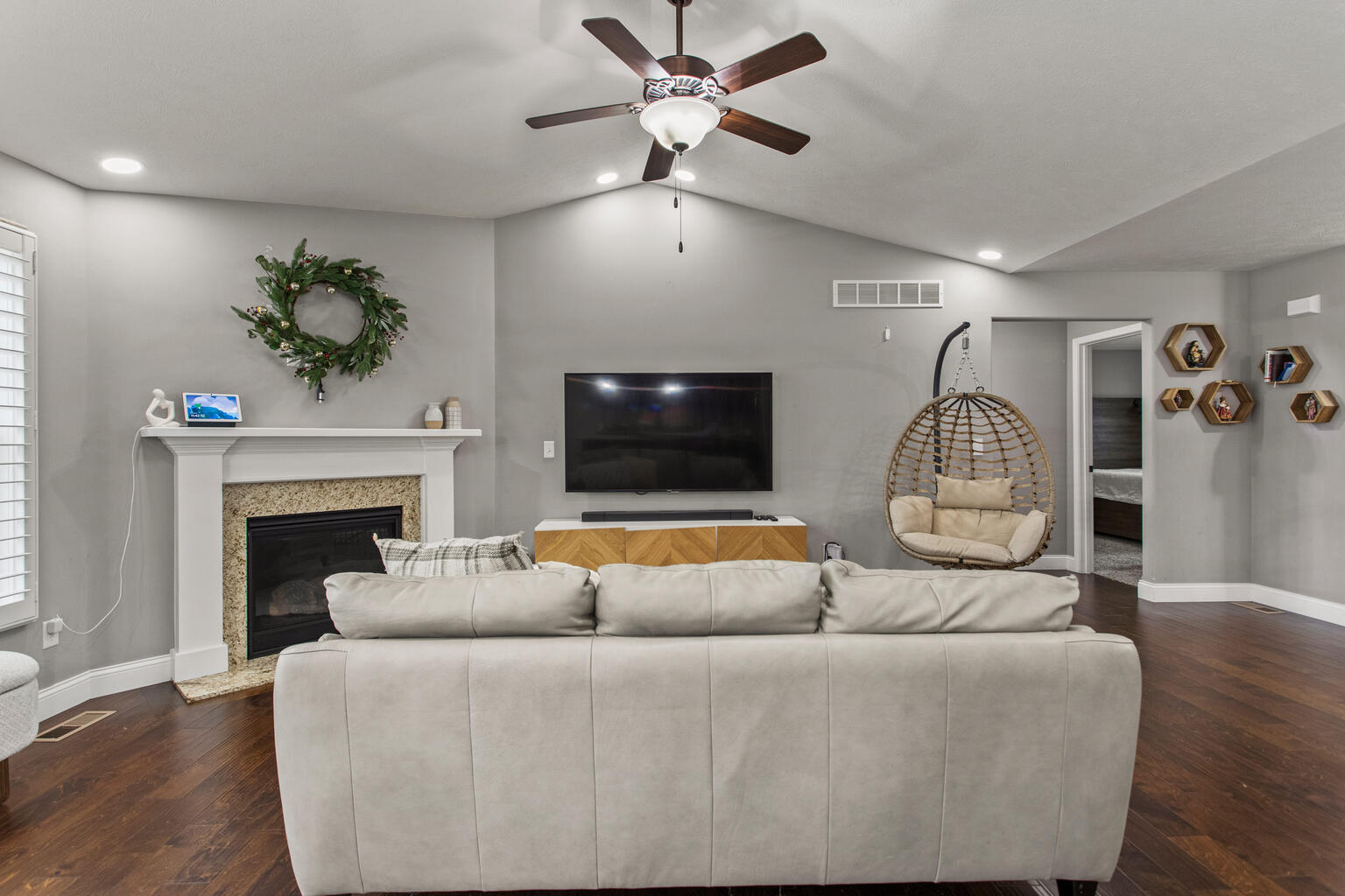 2004 Rylan Road Mahomet, IL 61853 - Photo 9 of 33