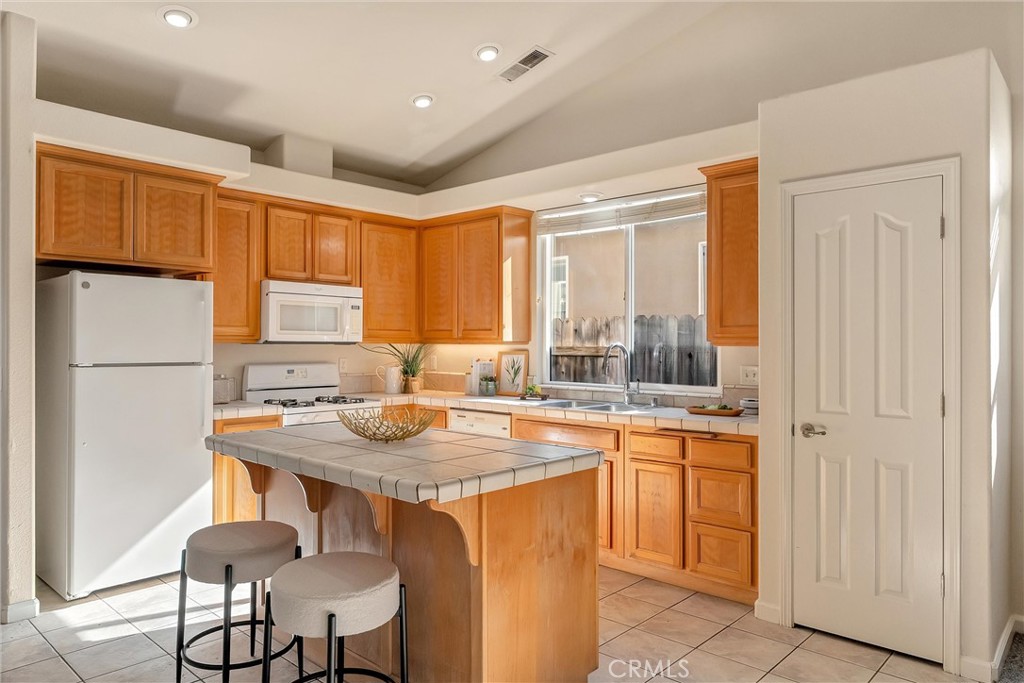 1025 Raven Lane Chico, CA 95926 - Photo 3 of 42