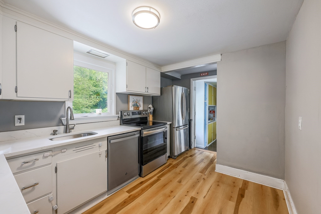 12 Lilian Rd Extension Framingham, MA 01701 - Photo 10 of 32