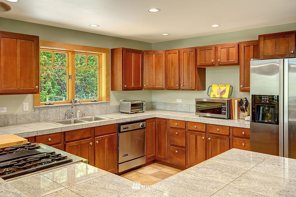 8801 Northeast Spargur Loop Road Bainbridge Island, WA 98110 - Photo 12 of 25 Gallery Image 12