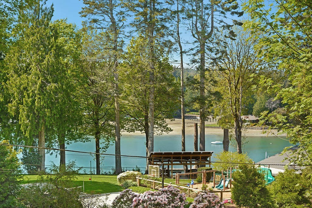 8801 Northeast Spargur Loop Road Bainbridge Island, WA 98110 - Photo 3 of 25 Gallery Image 3