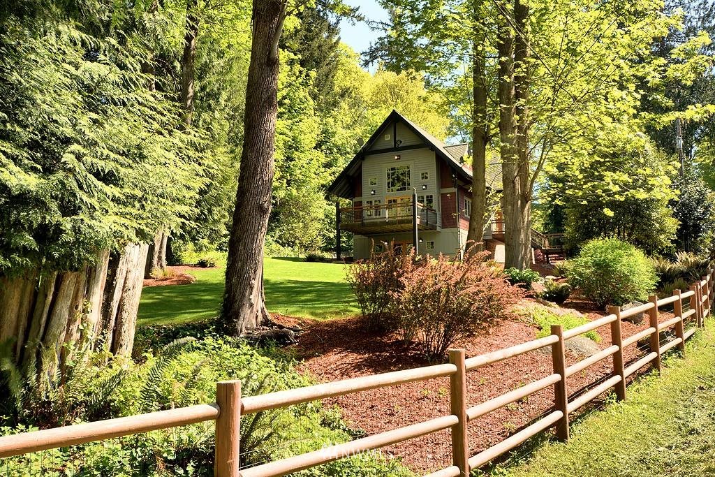 8801 Northeast Spargur Loop Road Bainbridge Island, WA 98110 - Photo 4 of 25 Gallery Image 4