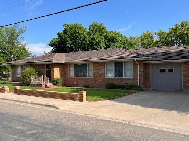 1421 South Fordham Street Perryton, TX 79070 - Photo 3 of 25 3