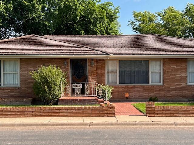 1421 South Fordham Street Perryton, TX 79070 - Photo 4 of 25 4