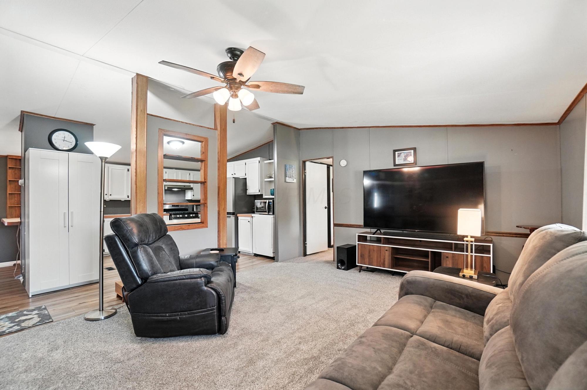 1891 Lake Road Northeast Lancaster, OH 43130 - Photo 8 of 52 Great Room - 1891 Lake Road NE, Lancaster, OH 43130