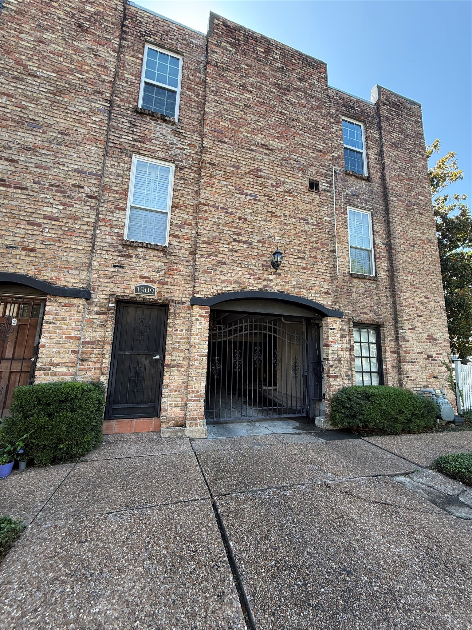 1909 Brun Street, Unit 4 Houston, TX 77019 - Photo 46 of 50