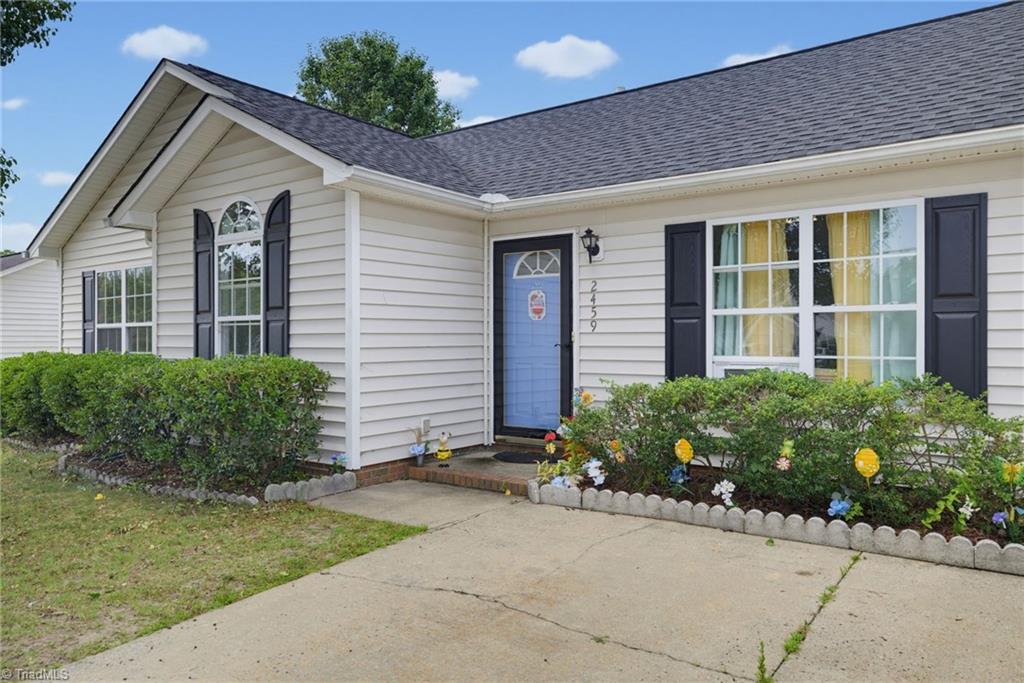 2459 Shadow Valley Road High Point, NC 27265 - Photo 3 of 29