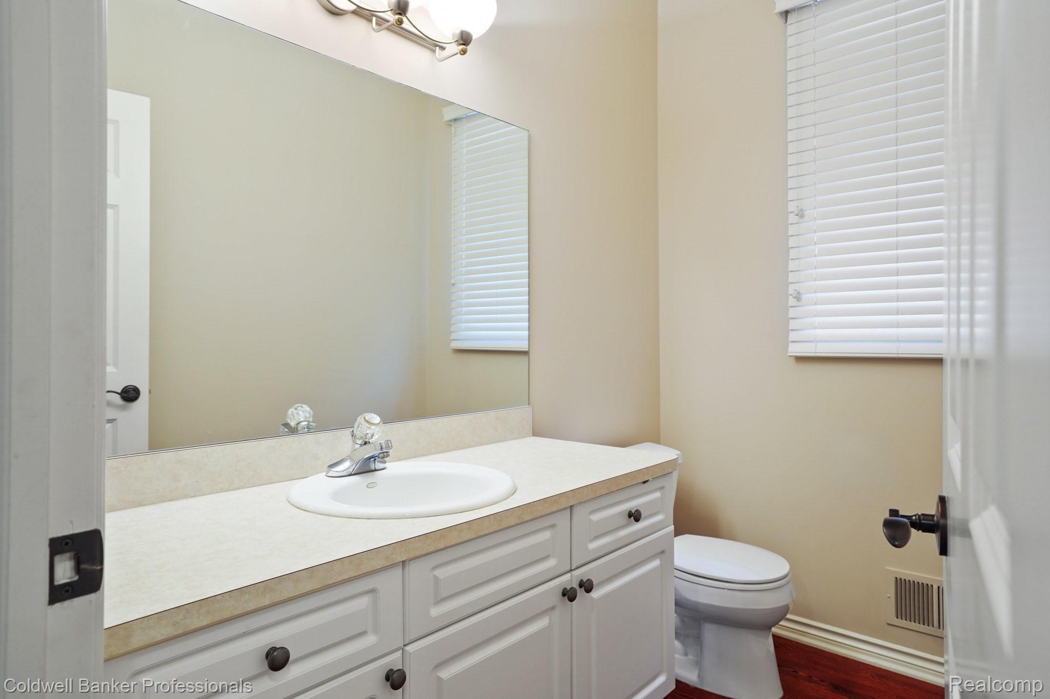 5689 Kirkridge Trail Rochester, MI 48306 - Photo 25 of 62 5689-Kirkridge-Trail-24.JPG