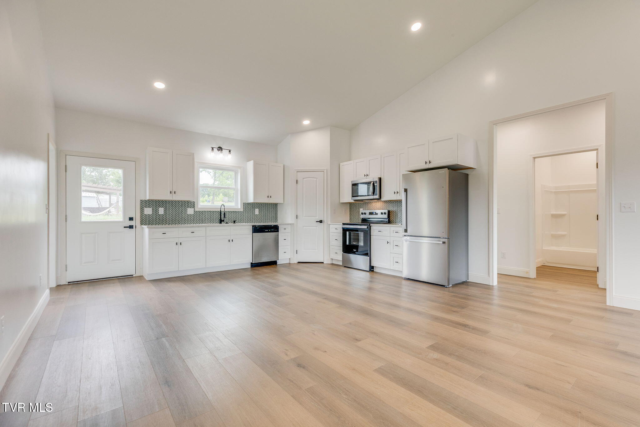 808 New Beason Well Road Kingsport, TN 37660 - Photo 8 of 31 007