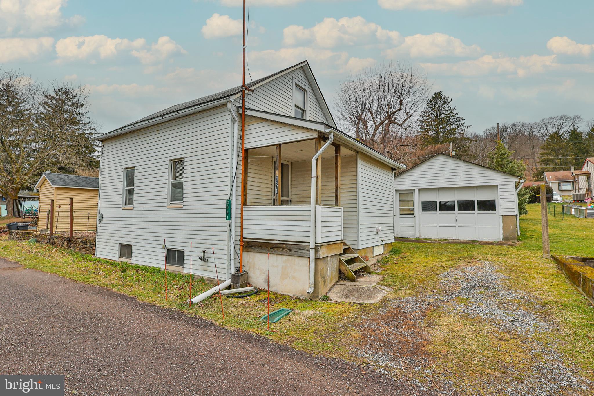3061 Blacksmith Way Hellertown, PA 18055 - Photo 3 of 37