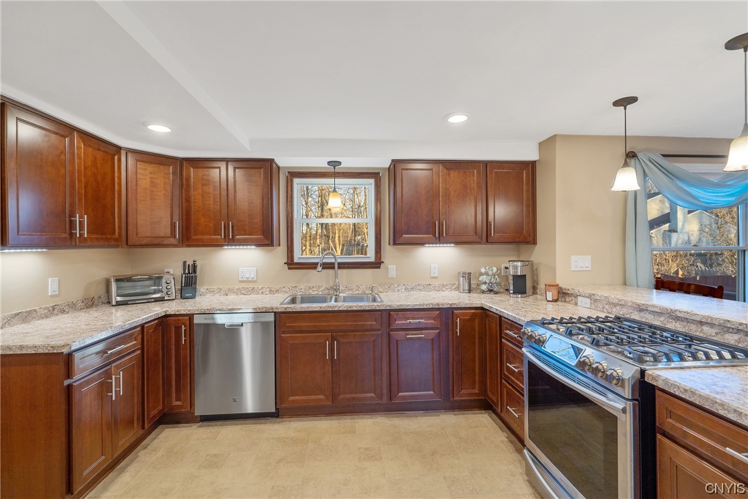 8032 Ginger Road Liverpool, NY 13090 - Photo 13 of 43 Gallery Image 13