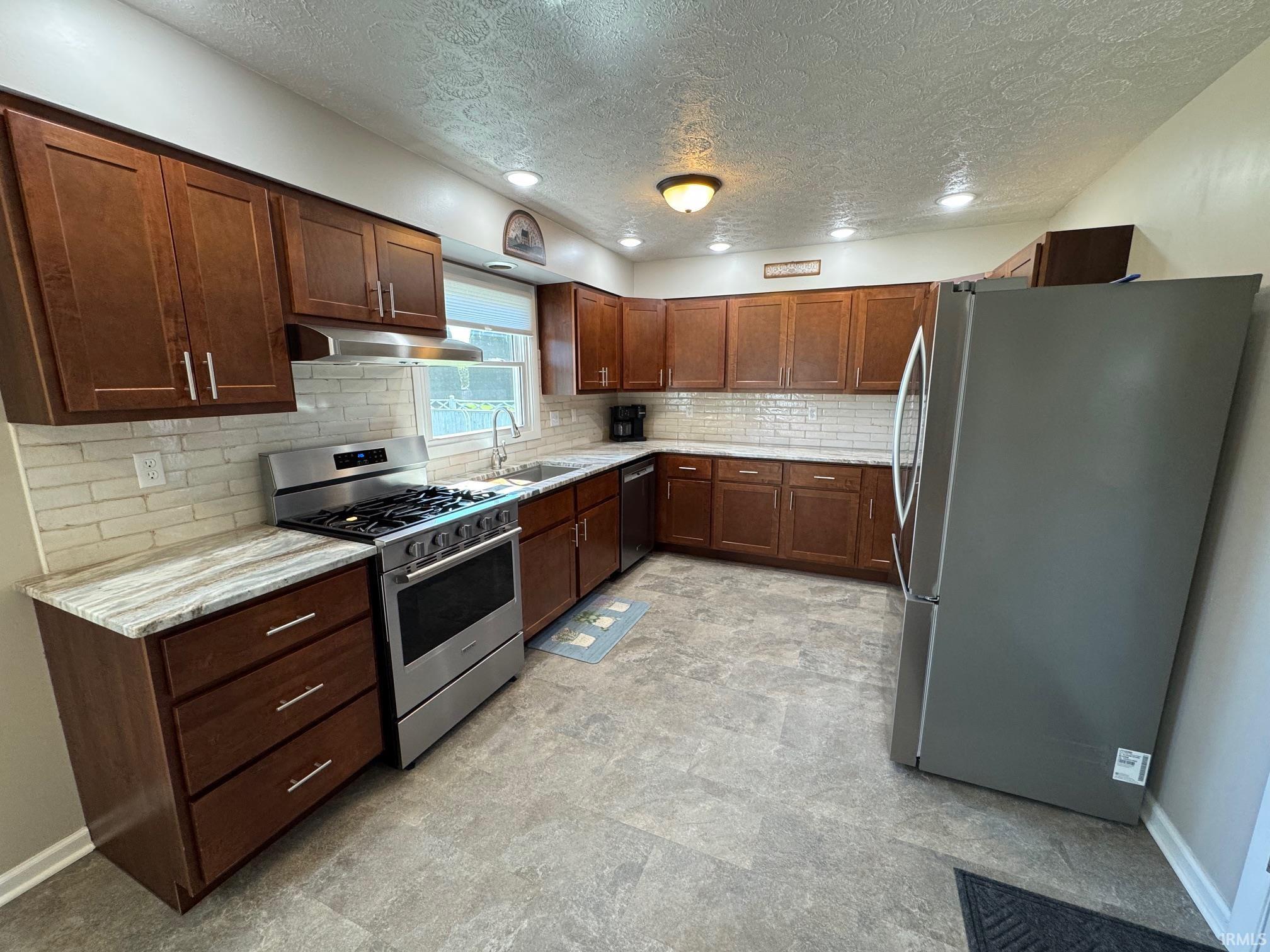 909 Clover Street Rochester, IN 46975 - Photo 8 of 19 Gallery Image 8