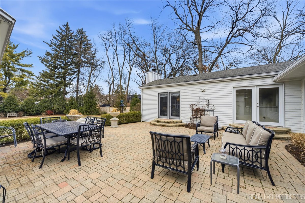 629 Peck Road Geneva, IL 60134 - Photo 37 of 38 a view of a dinning table and chairs in the patio