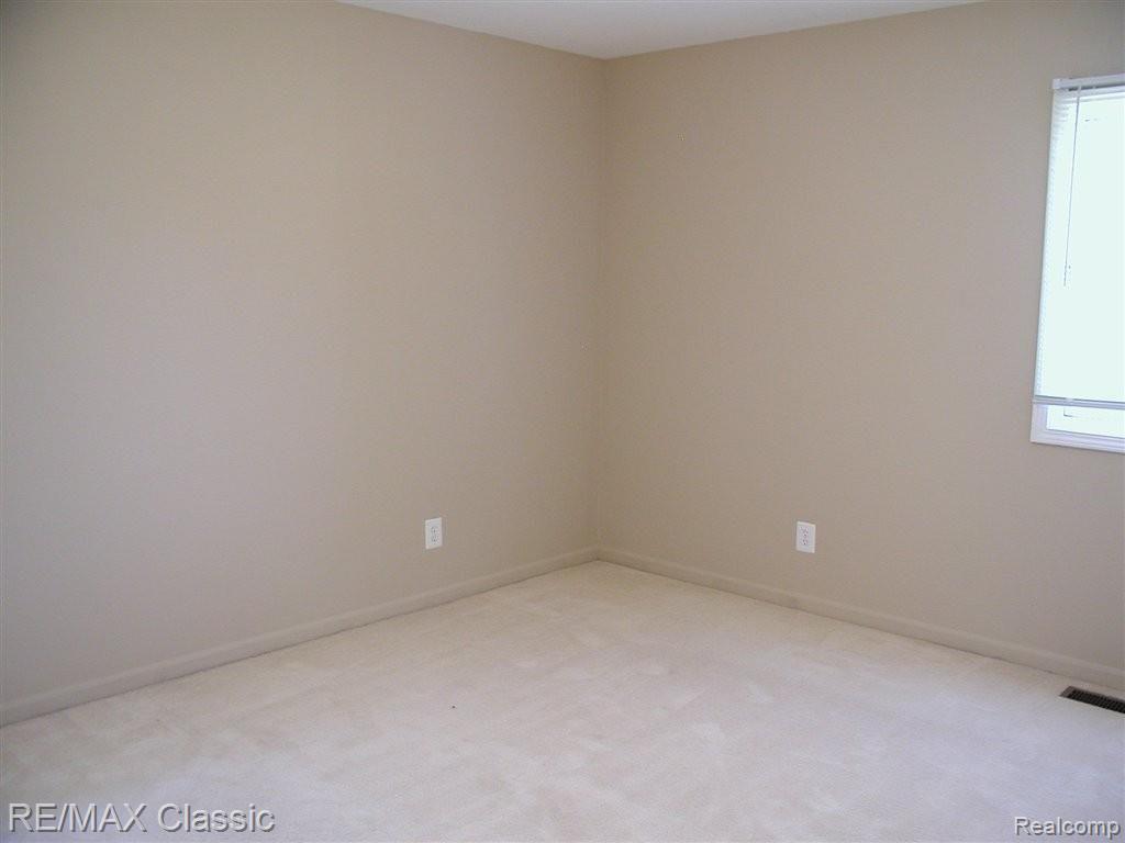 9374 Bennett Lake Road Fenton, MI 48430 - Photo 6 of 9 9374 Bennett Lk Rd (4).JPG