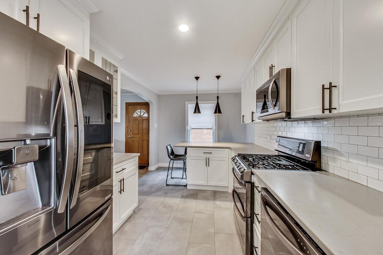 2012 Newton Avenue Park Ridge, IL 60068 - Photo 7 of 28 Gallery Image 7