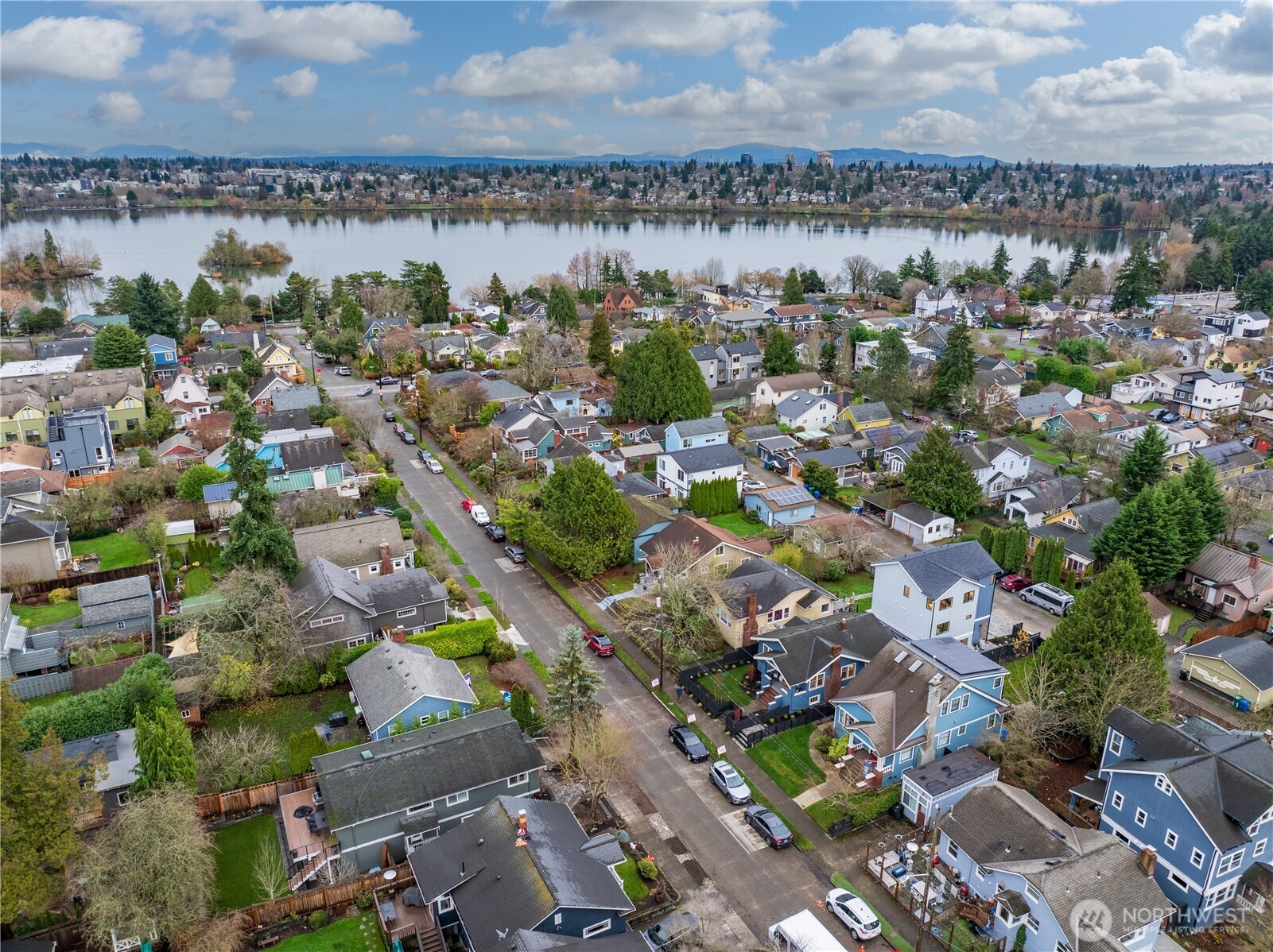 713 North 70th Street Seattle, WA 98103 - Photo 25 of 28