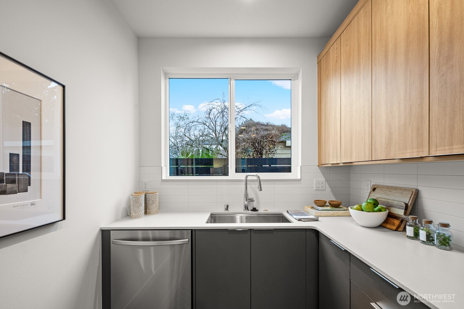 713 North 70th Street Seattle, WA 98103 - Photo 9 of 28
