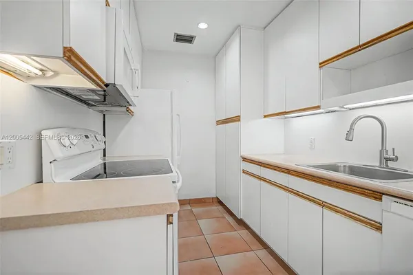 $4,800 | 8115 Southwest 63rd Place, Miami, FL 33143