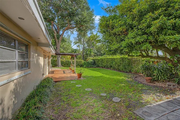 $4,800 | 8115 Southwest 63rd Place, Miami, FL 33143