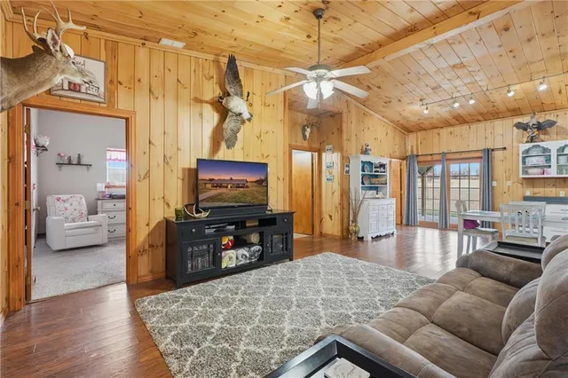 $325,000 | 44 J Highway, Plattsburg, MO 64477