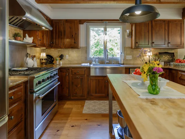 $995,000 | 21520 Swafford Road, Battle Creek, MI 49017