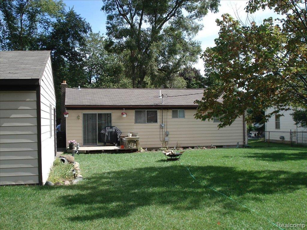 47555 Pinecrest Drive Utica, MI 48317 - Photo 7 of 8 DSC09083