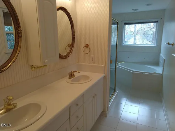 $2,375 | 136 Trafalgar Lane, Cary, NC 27513