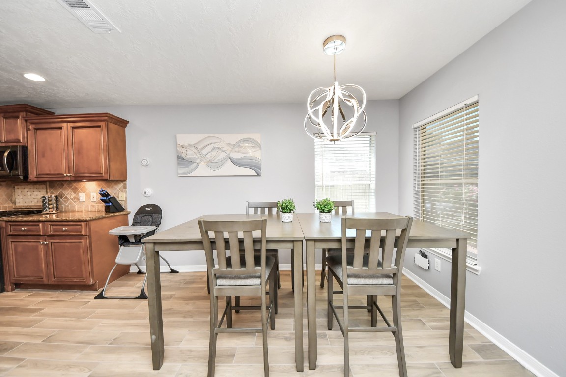 12711 Laurel Bank Way Houston, TX 77014 - Photo 11 of 49