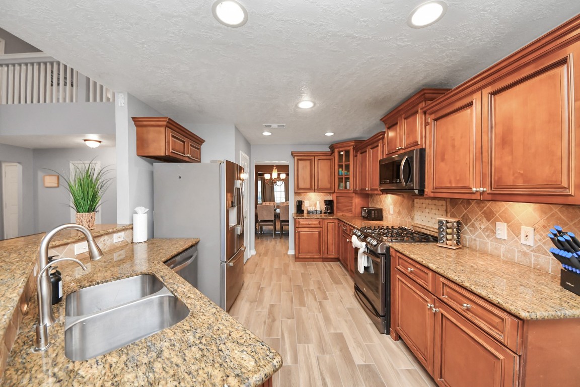 12711 Laurel Bank Way Houston, TX 77014 - Photo 14 of 49