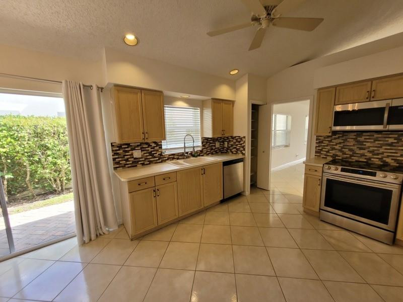 11750 Ripple Road Boynton Beach, FL 33437 - Photo 9 of 43 Gorgeous updated kitchen