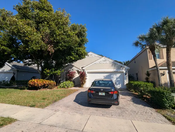 $2,800 | 114 Canterbury Place, Royal Palm Beach, FL 33414