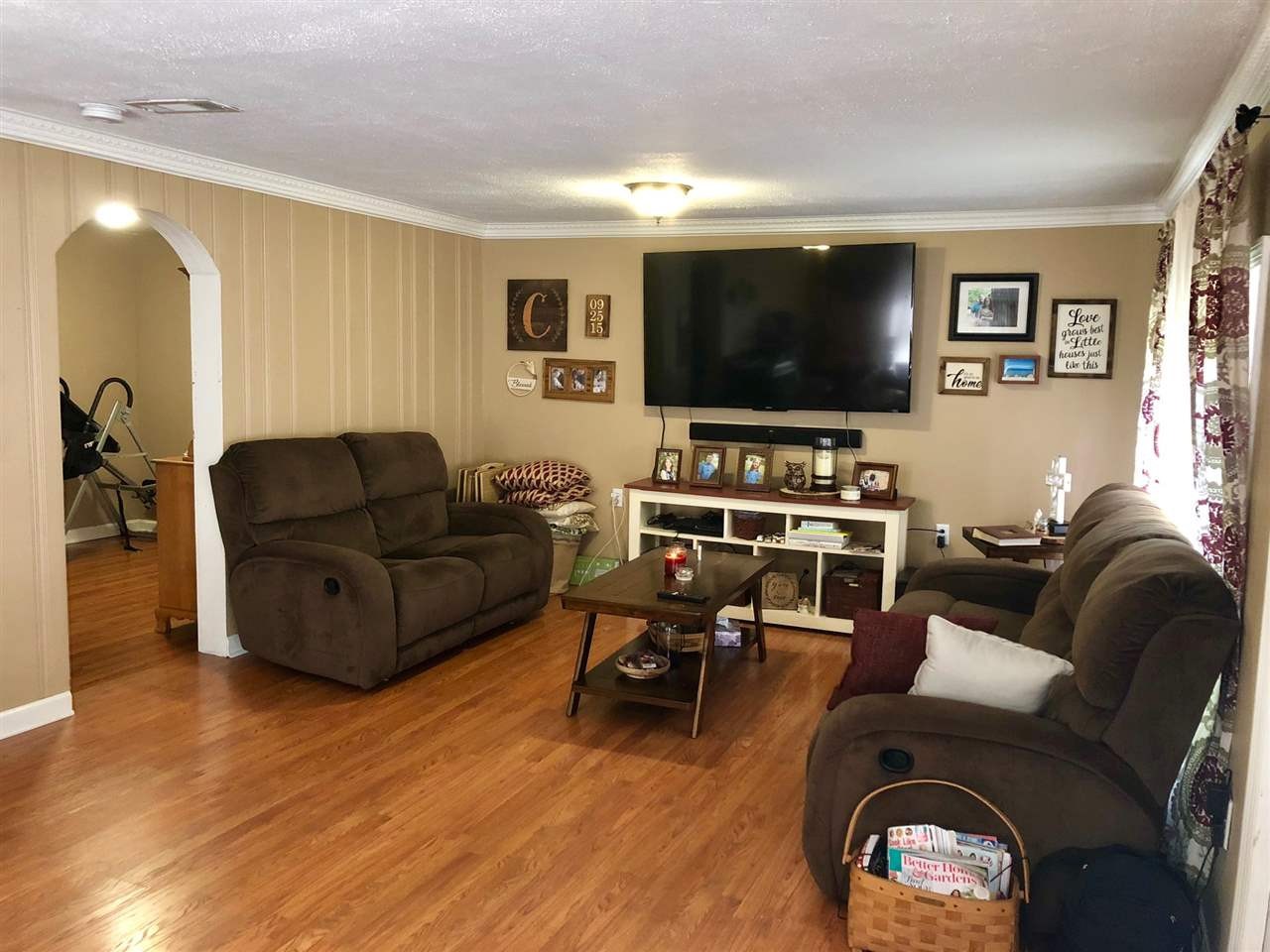 2000 Old River Road Charleston, TN 37310 - Photo 3 of 9 a living room with furniture and a flat screen tv