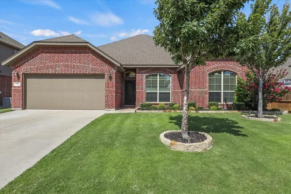 $350,000 | 1109 Nottingham Trail, Saginaw, TX 76179