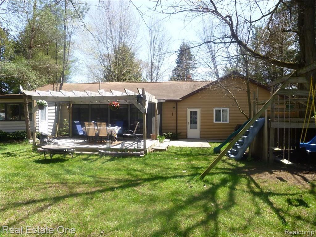 4345 Old Mill Road Pinckney, MI 48169 - Photo 4 of 39 Back of home