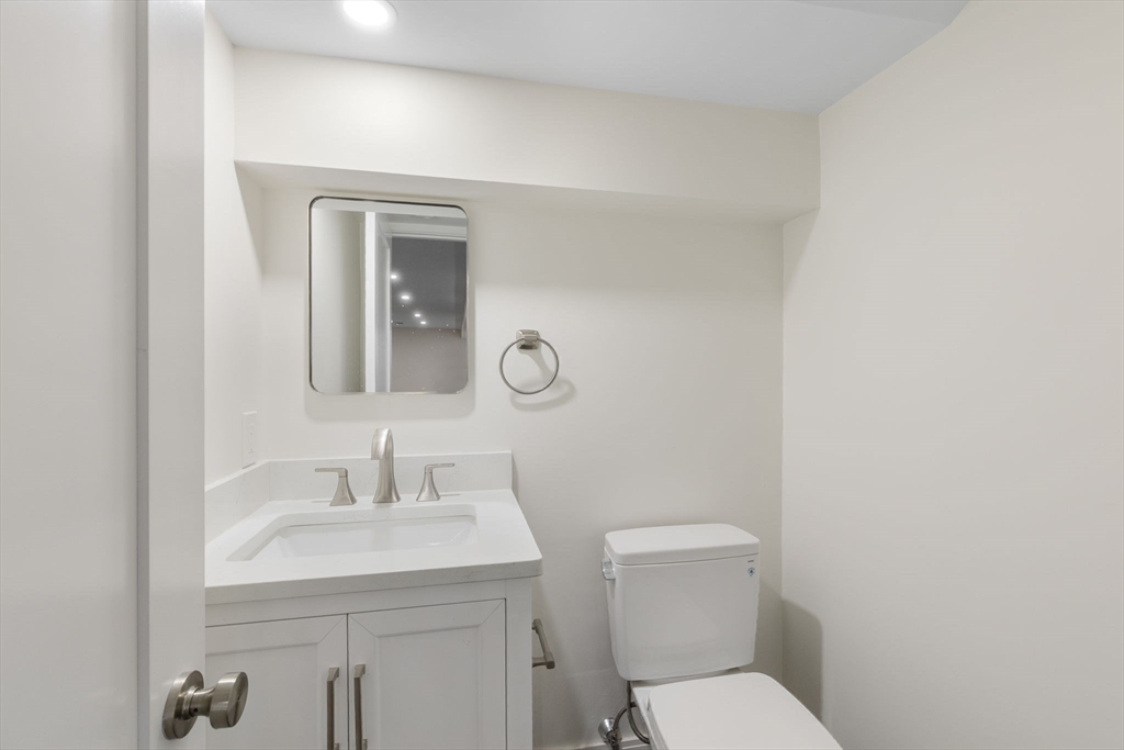 1864 River Street Boston, MA 02136 - Photo 16 of 38