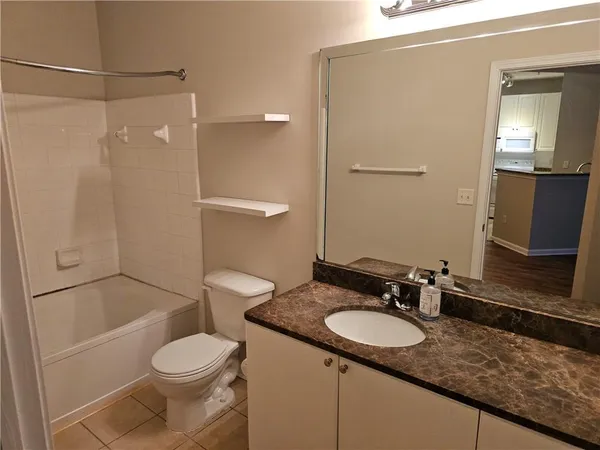 $1,425 | 10 Perimeter Summit Boulevard, Unit 1303, Brookhaven, GA 30319