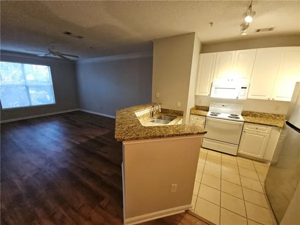 $1,425 | 10 Perimeter Summit Boulevard, Unit 1303, Brookhaven, GA 30319