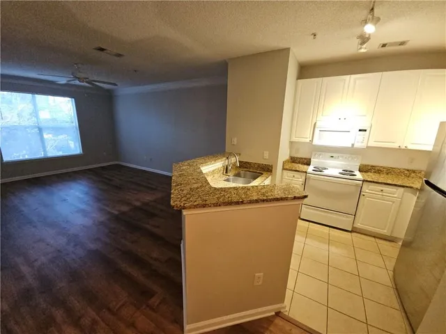 $1,525 | 10 Perimeter Summit Boulevard, Unit 1303, Brookhaven, GA 30319