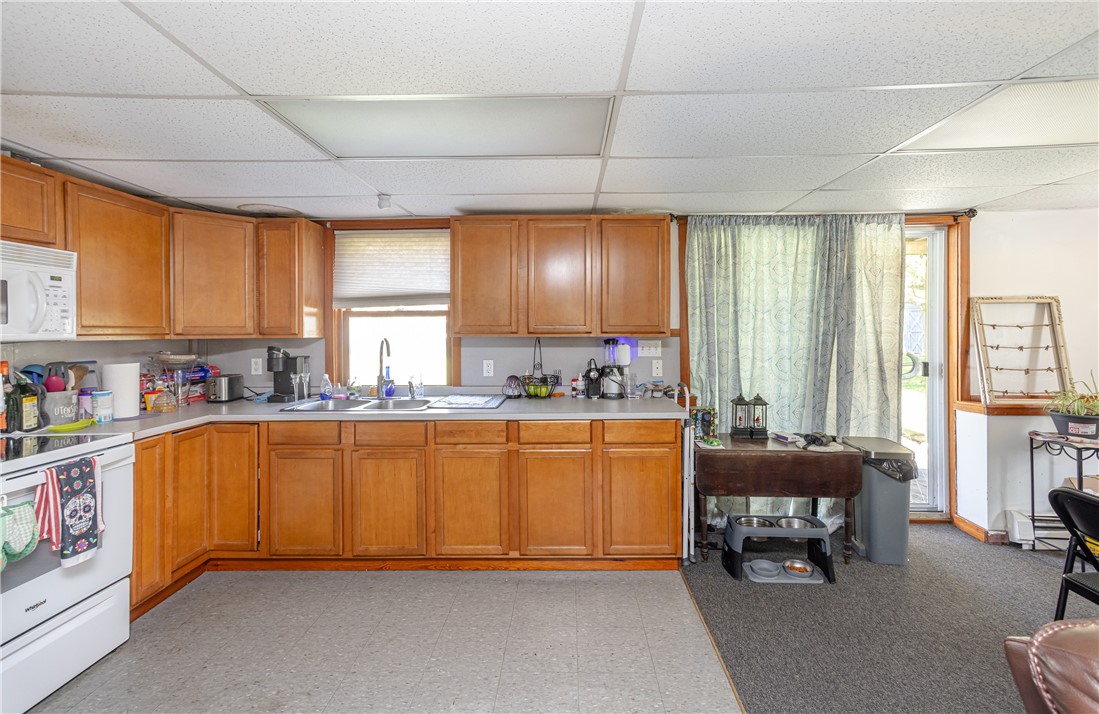 246 Long Highway Little Compton, RI 02837 - Photo 18 of 33