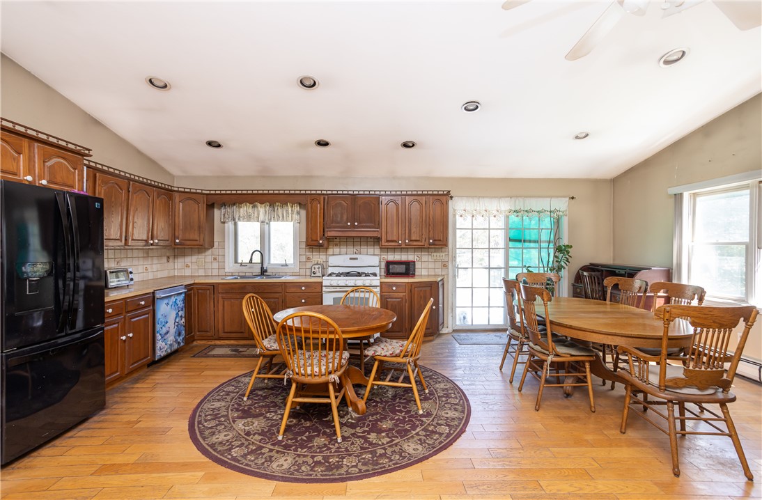 246 Long Highway Little Compton, RI 02837 - Photo 3 of 33