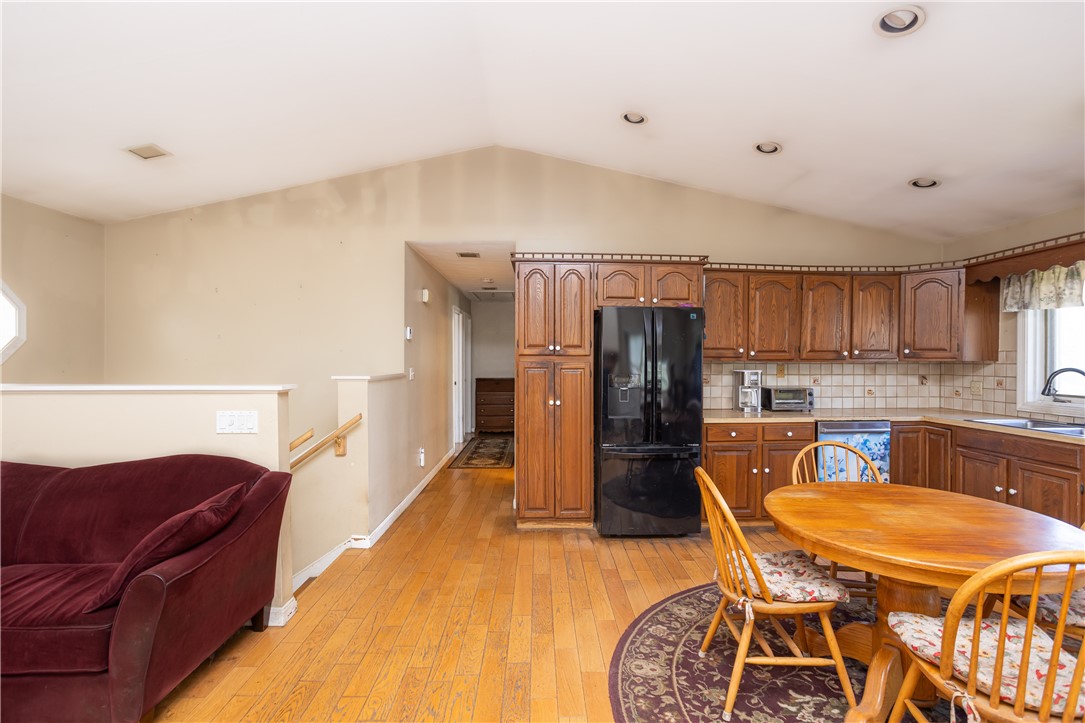 246 Long Highway Little Compton, RI 02837 - Photo 4 of 33