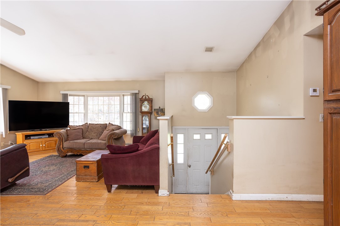 246 Long Highway Little Compton, RI 02837 - Photo 5 of 33