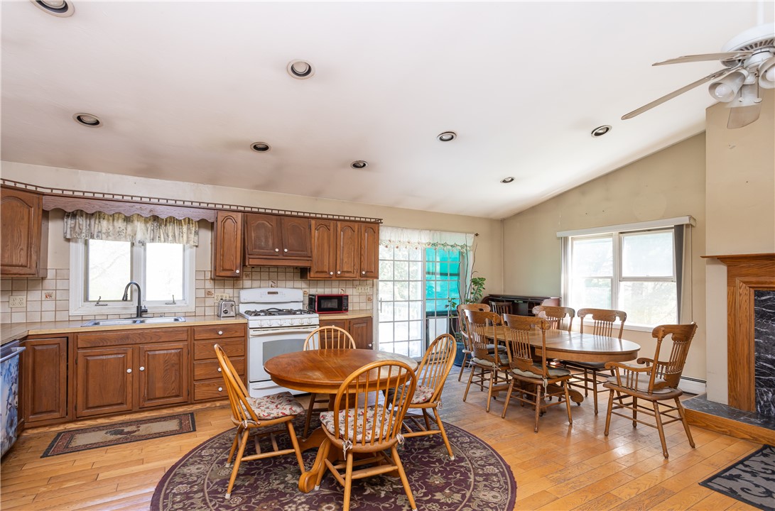 246 Long Highway Little Compton, RI 02837 - Photo 6 of 33